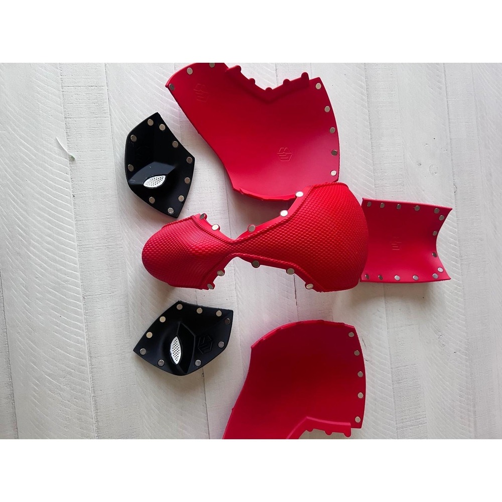 Marvel Deadpool Magnetic Cosplay Mask with Display Stand 3D printed - Picture 2 of 7